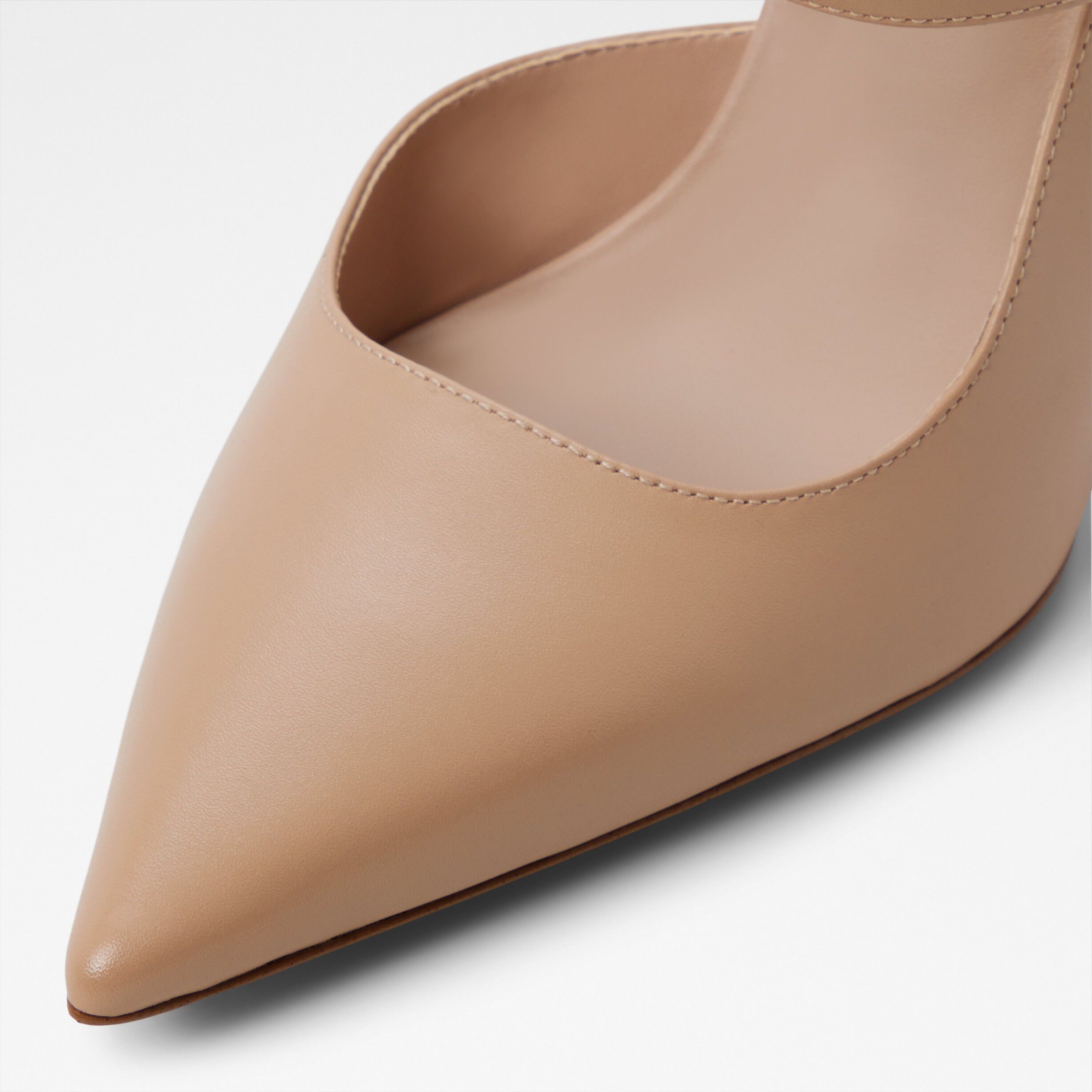 BRUNETTE HEELED SHOES