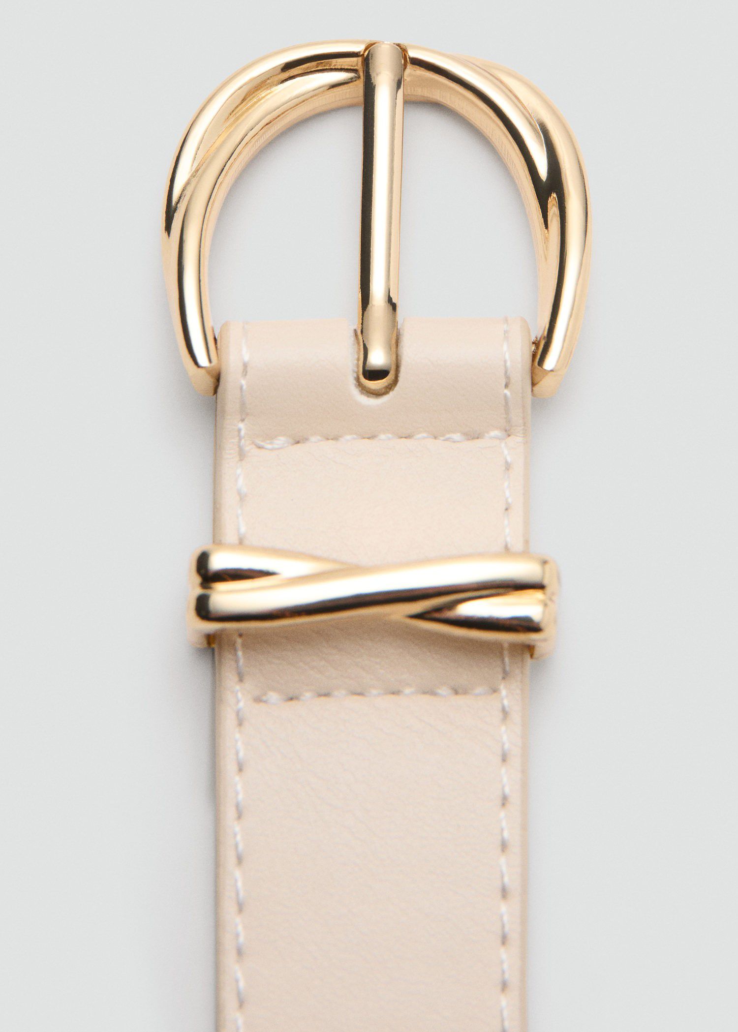 Oval buckle belt