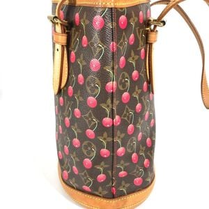 Louis Vuitton Shoulder Bags