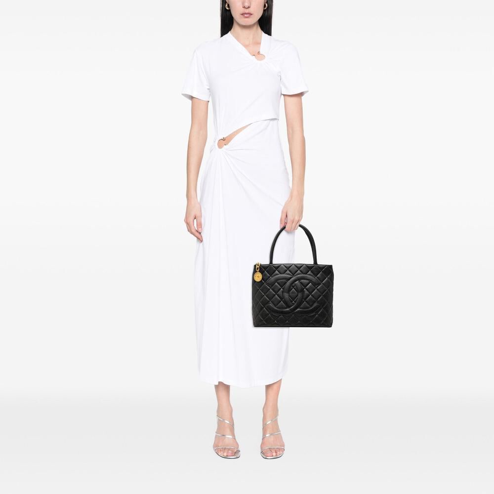 Chanel Medaillon