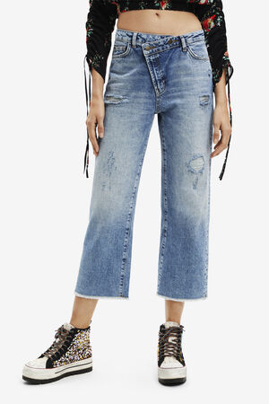 Sustainable relaxed boyfriend jeans with criss-cross waistband