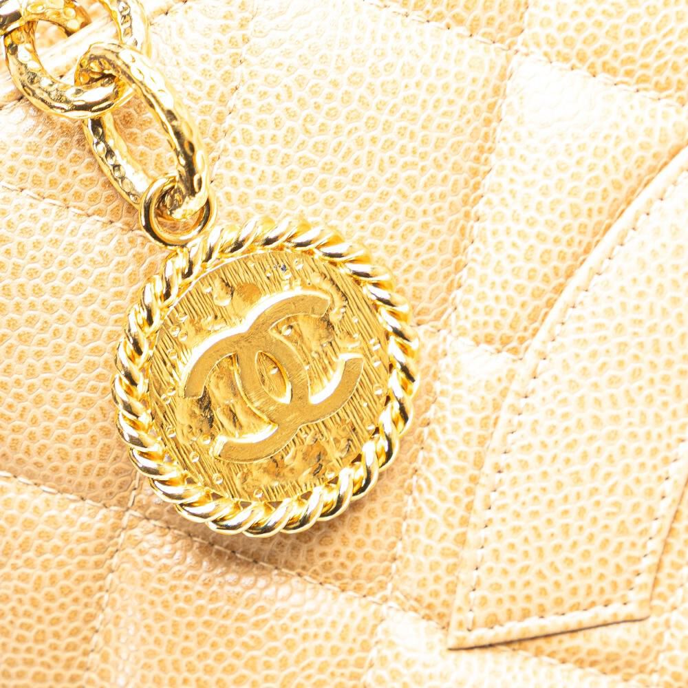 Chanel Medaillon