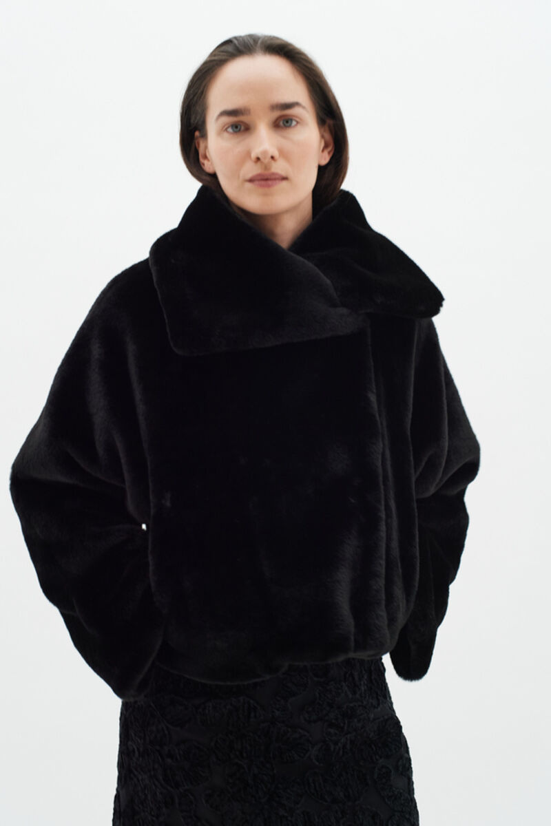 Yonekoiw Short Coat