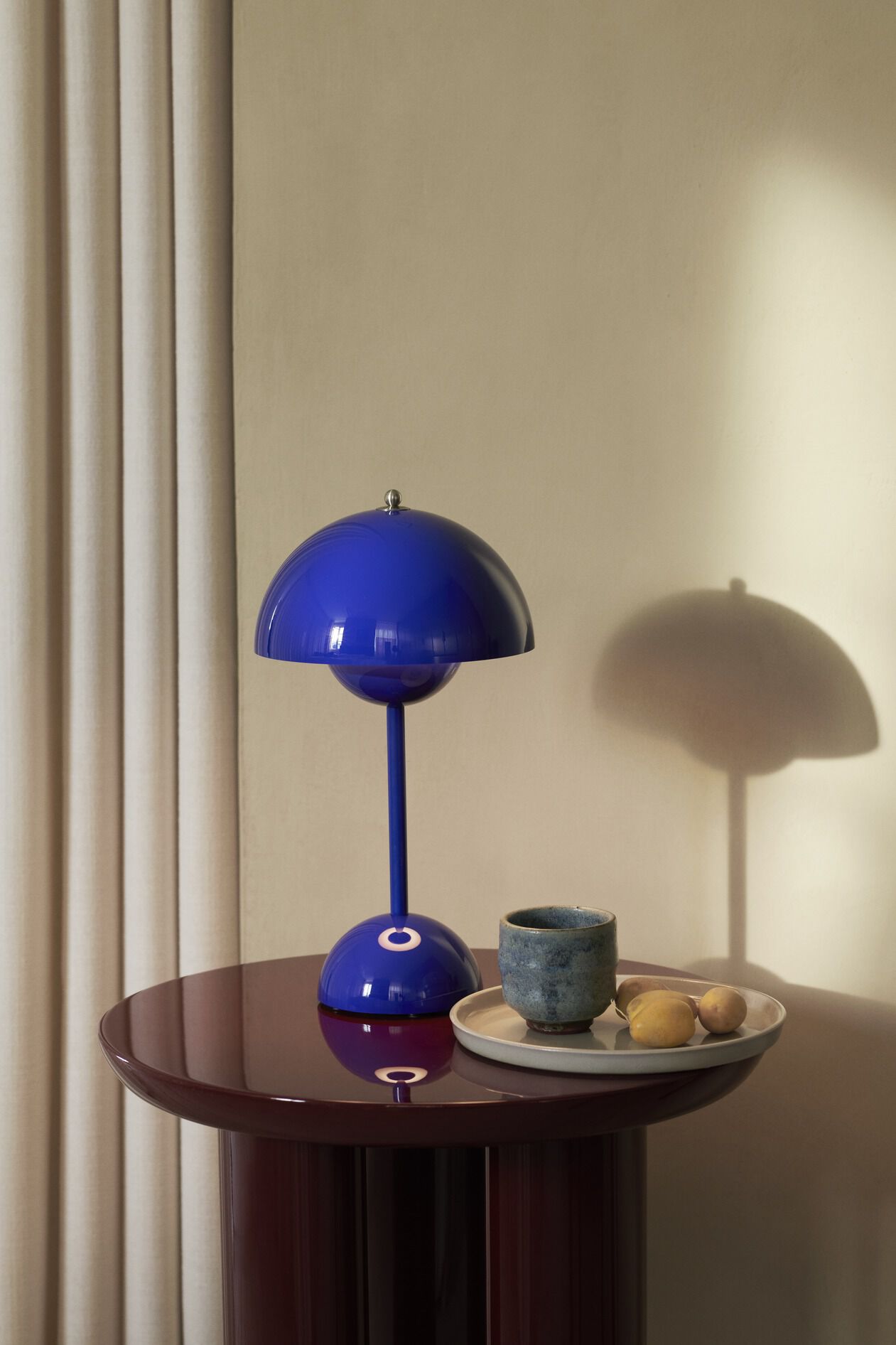 Flowerpot Portable Lamp VP9, Cobalt Blue, Magnetic Charger