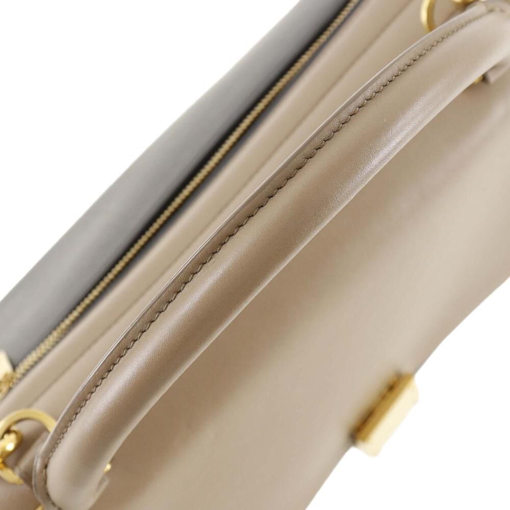 C&eacute;line Trapeze