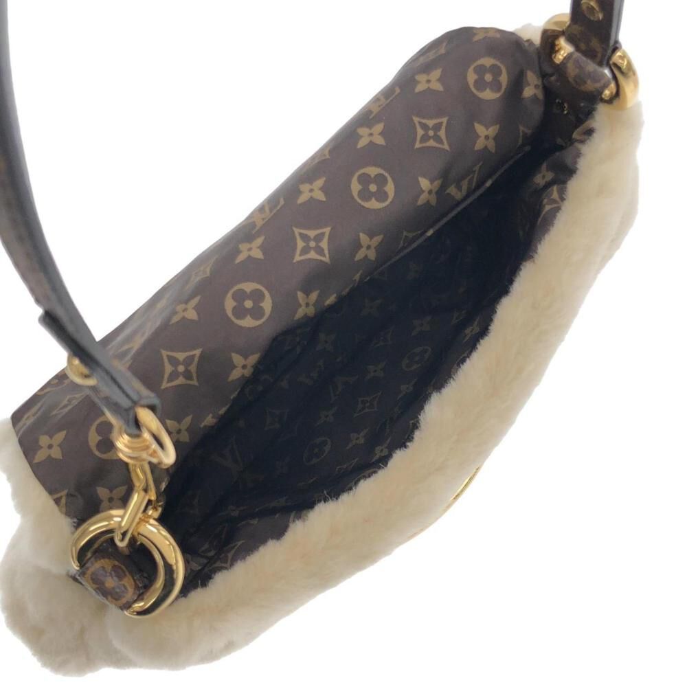 Louis Vuitton Shoulder Bags