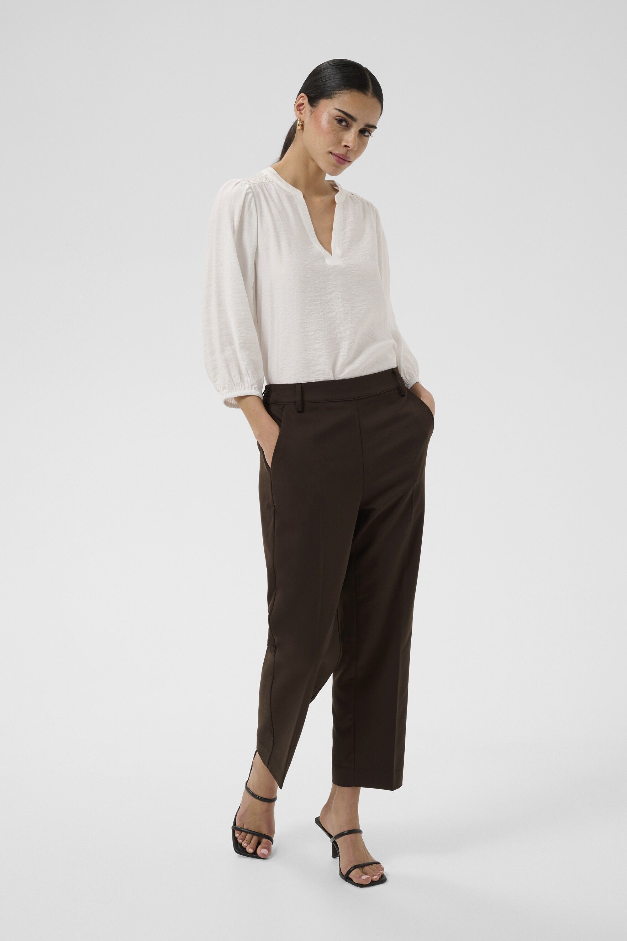 KAsakura HW Cropped Pants