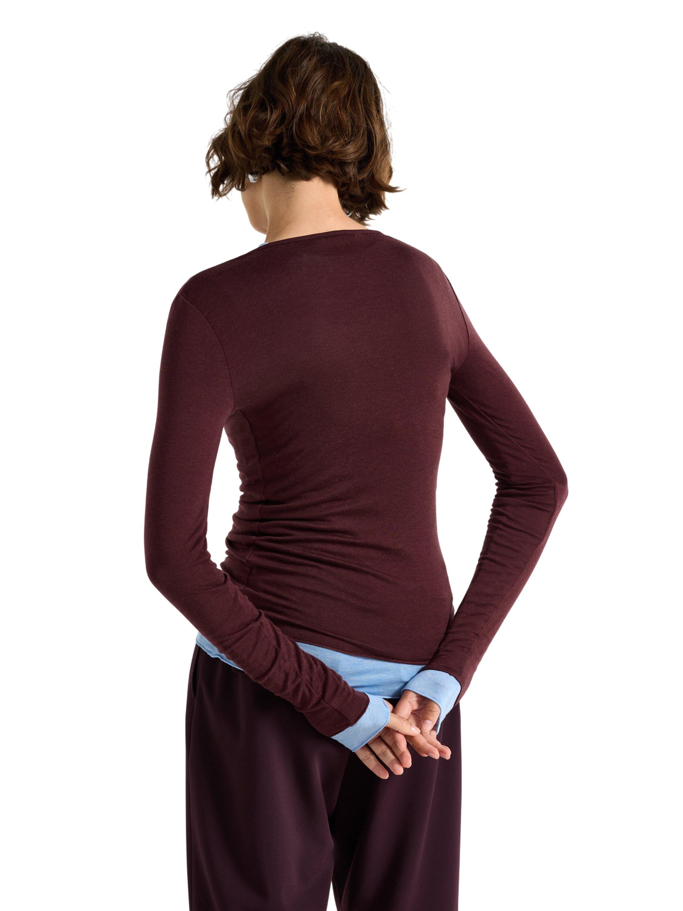 Mjuk halvgenomskinlig topp i ullbla