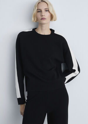 Contrasting stripe knitted sweater
