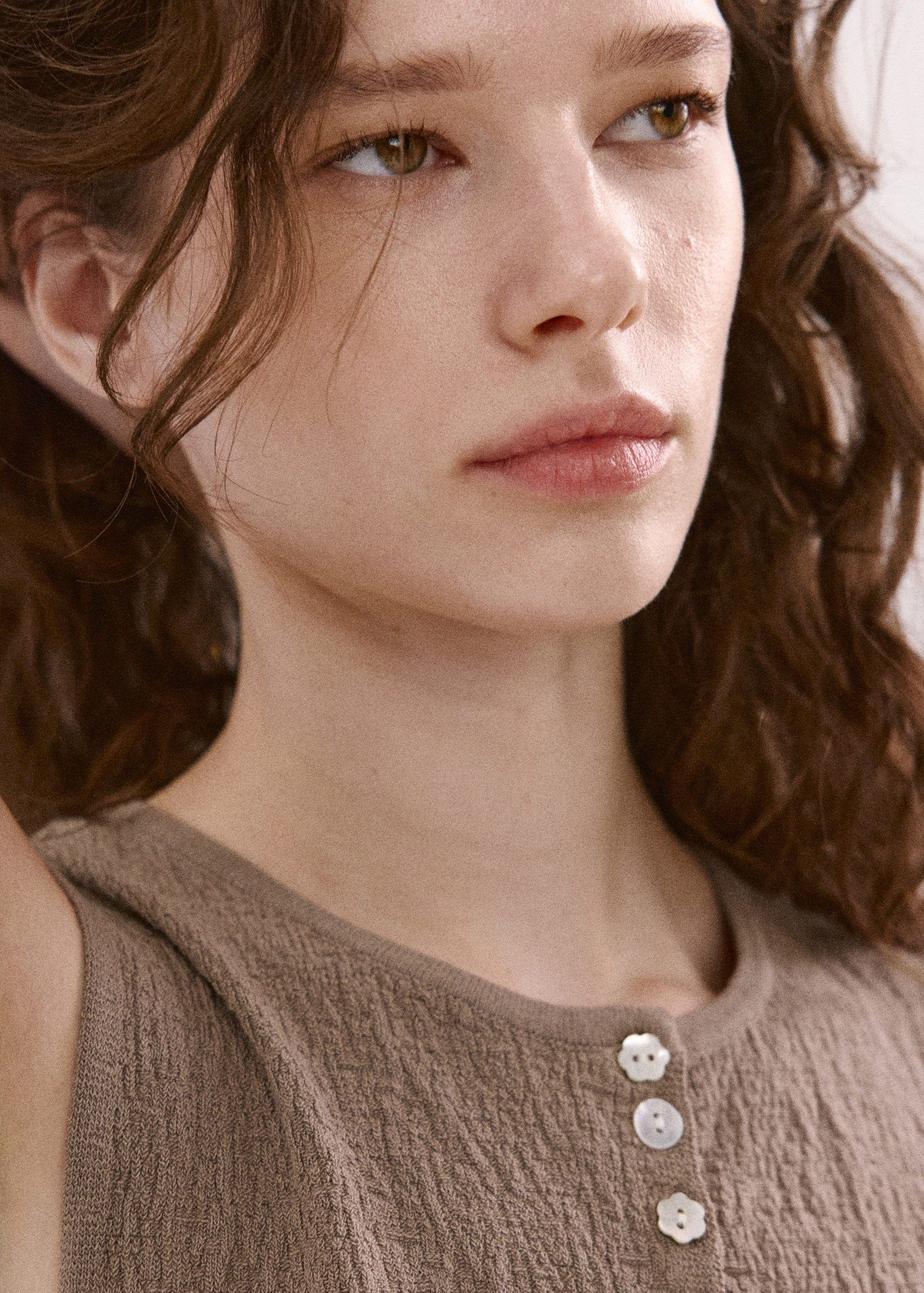 Plain button top