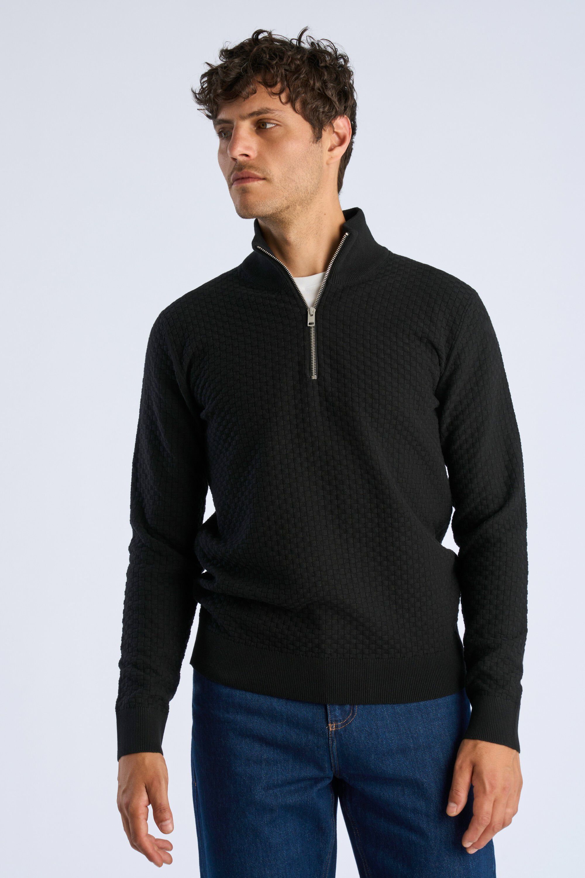 Structure half zip