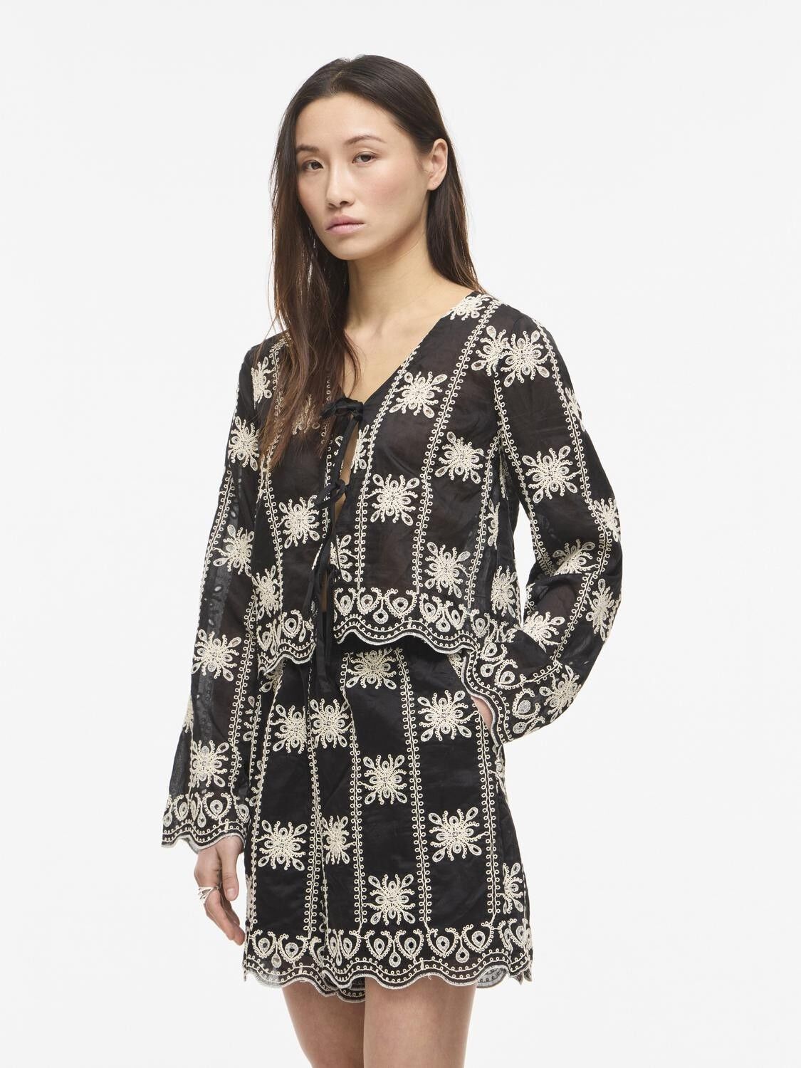 ROUNALA L/S V-NECK TIE TOP