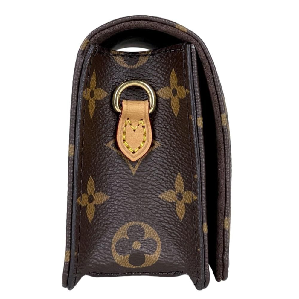 Louis Vuitton Shoulder Bags