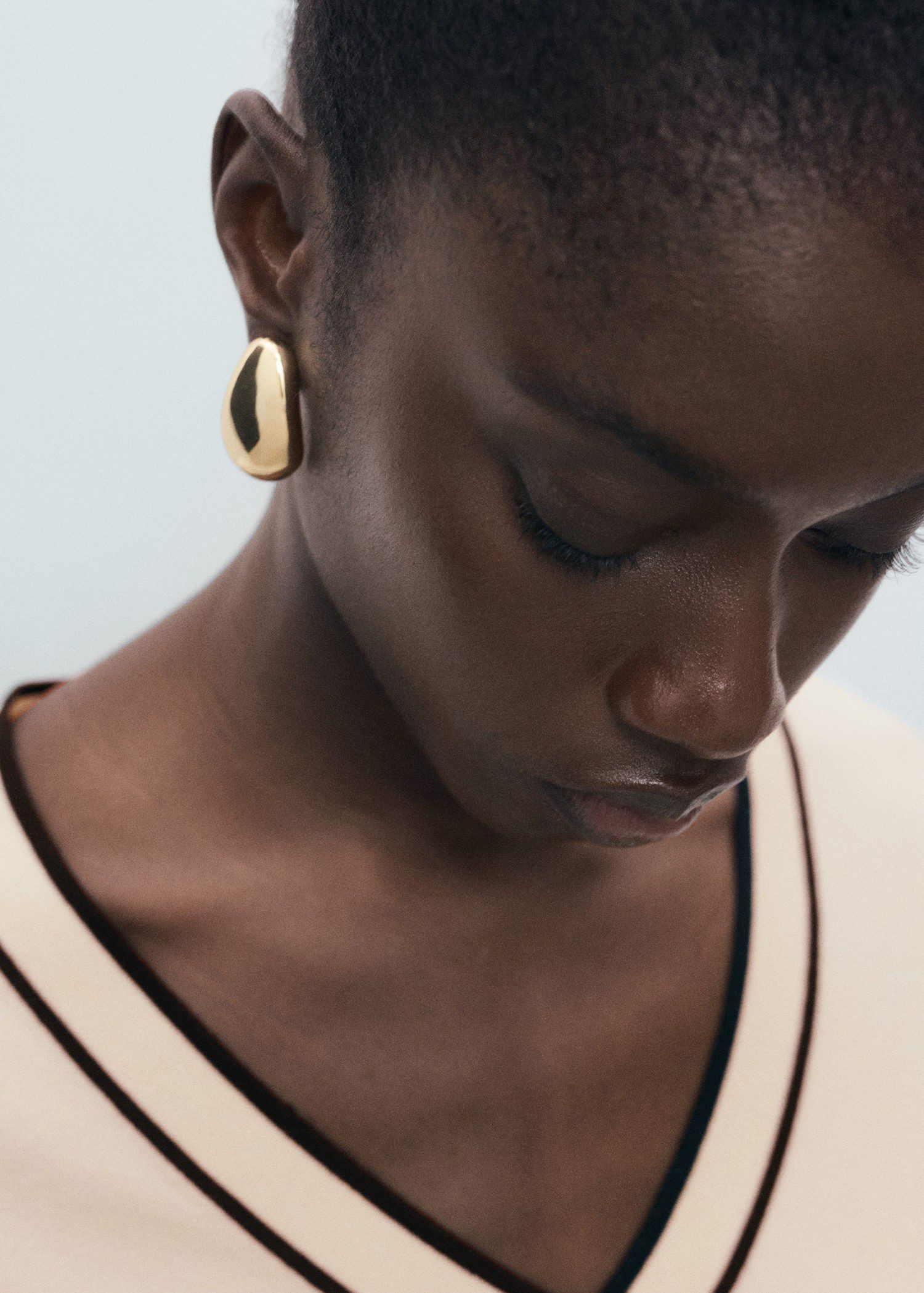 Contrasting V-neck sweater