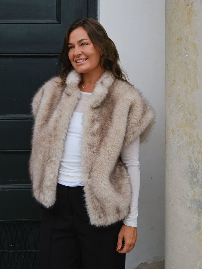 Kevini Faux Fur Vest