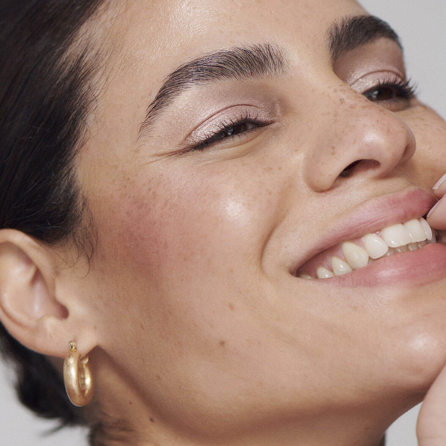 Liquid Powder - Chromatic Eye Tint