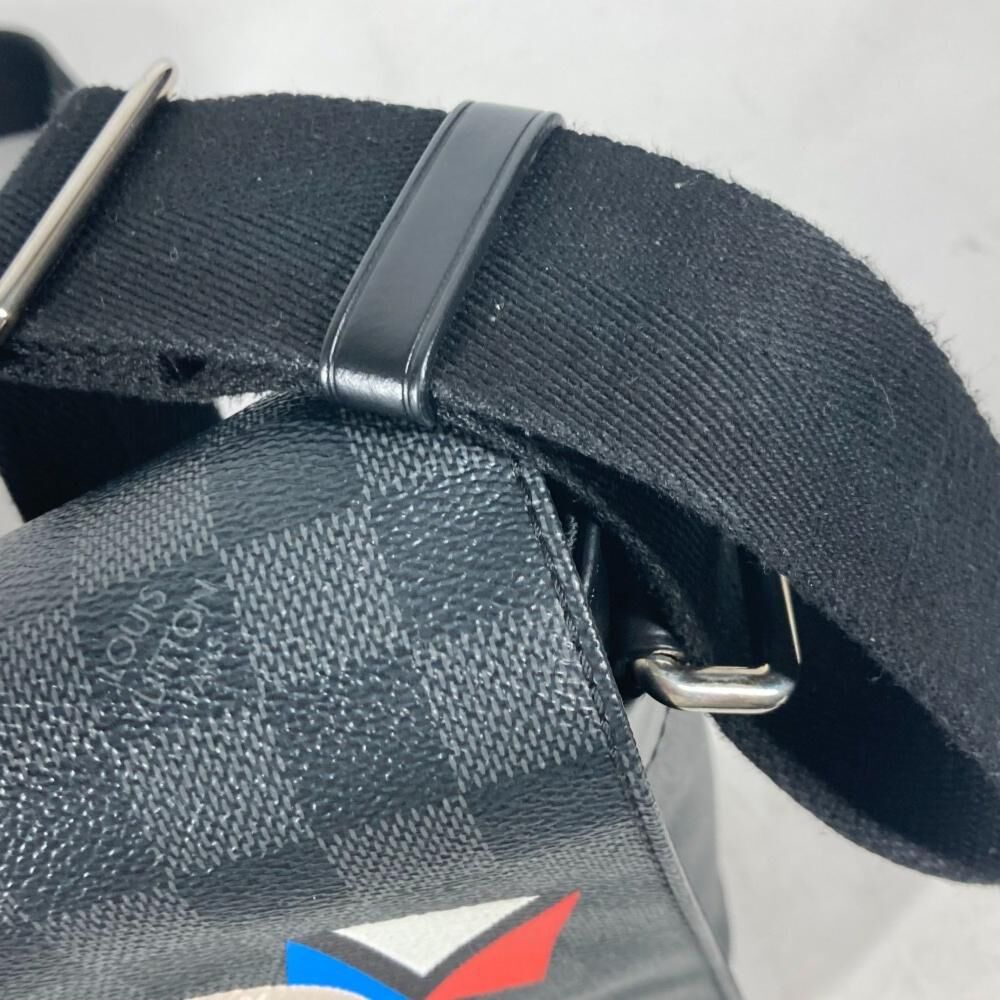 Louis Vuitton Messenger