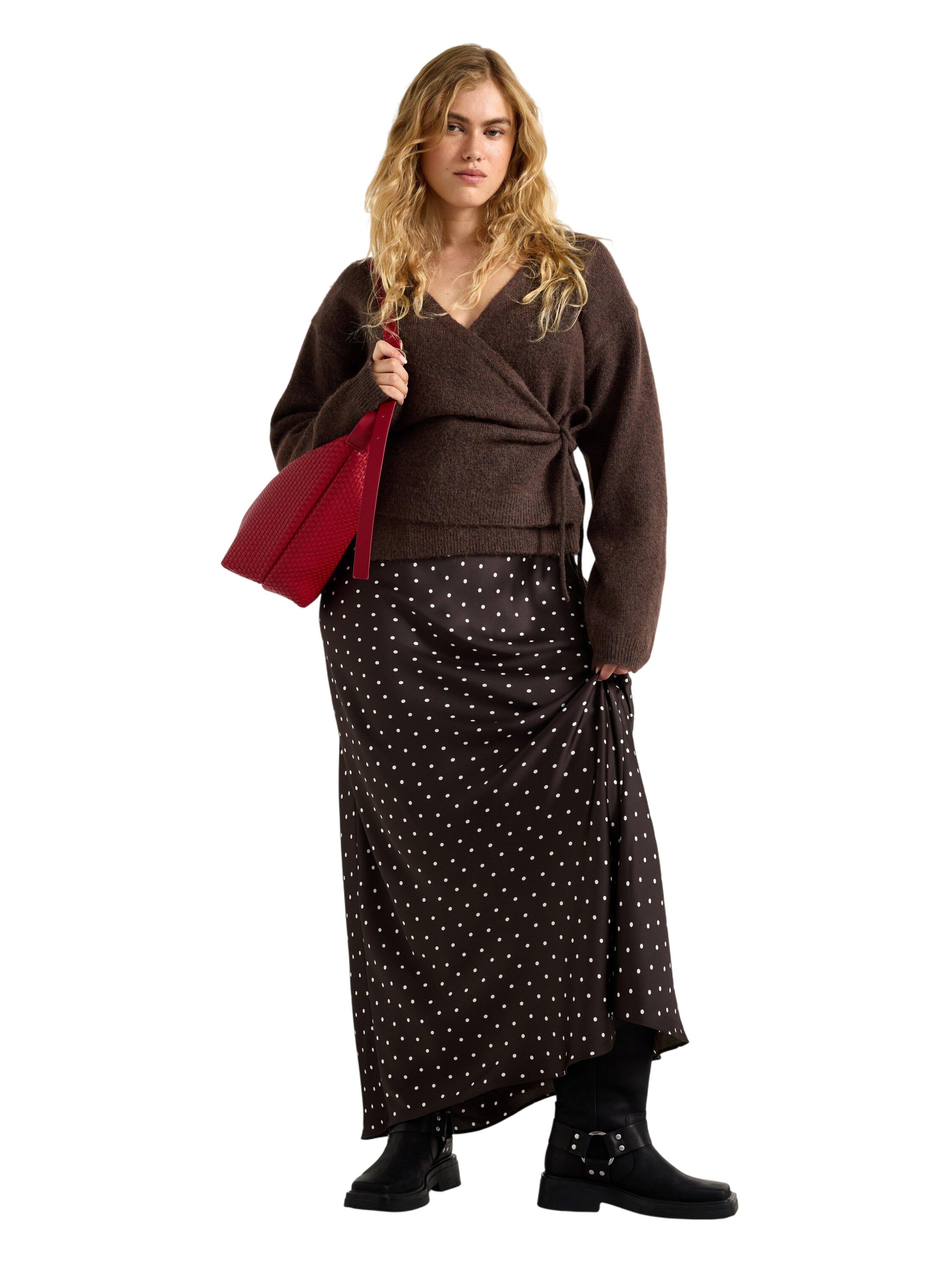 Sleek maxi skirt in satin with a co