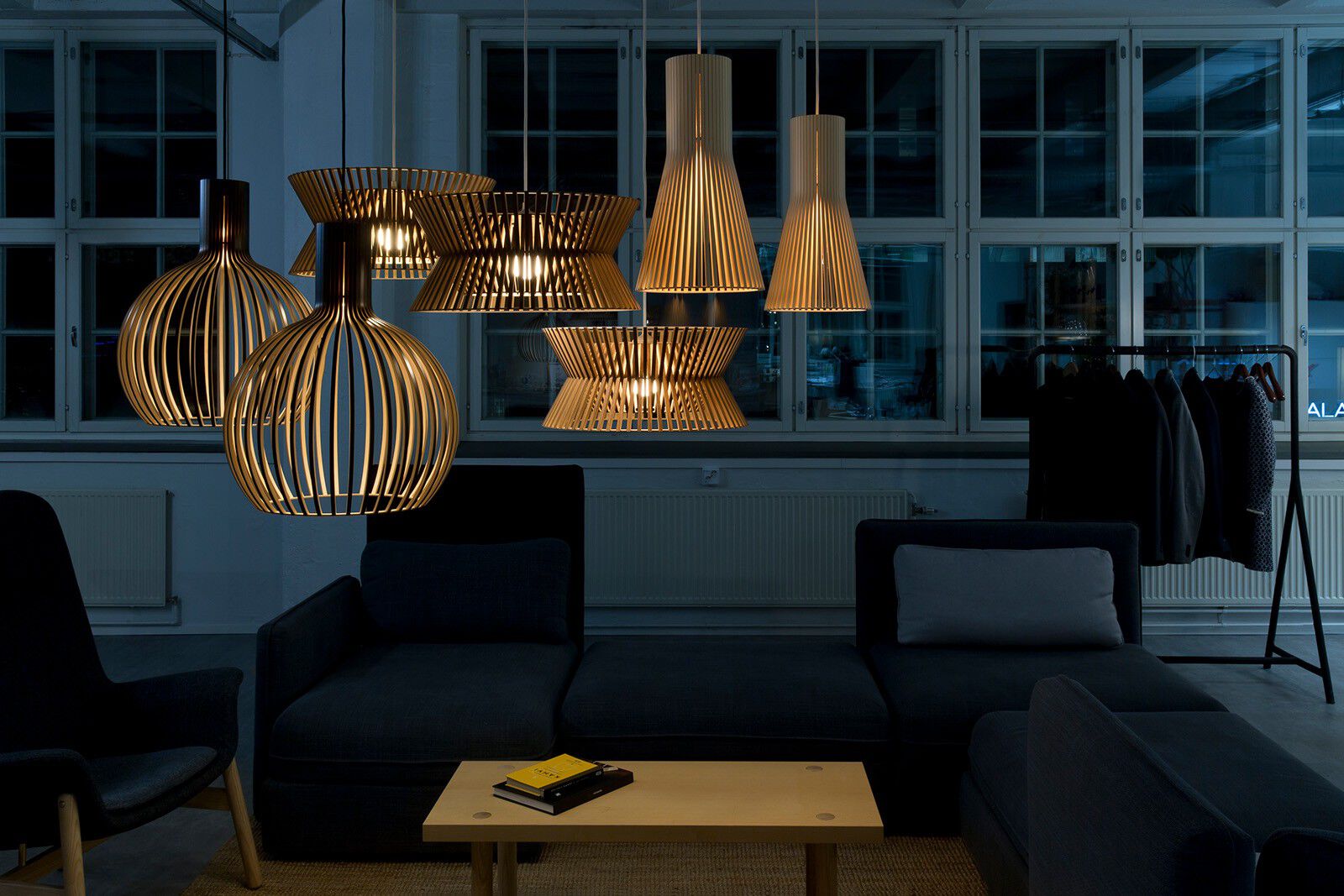 Kontro pendant walnut