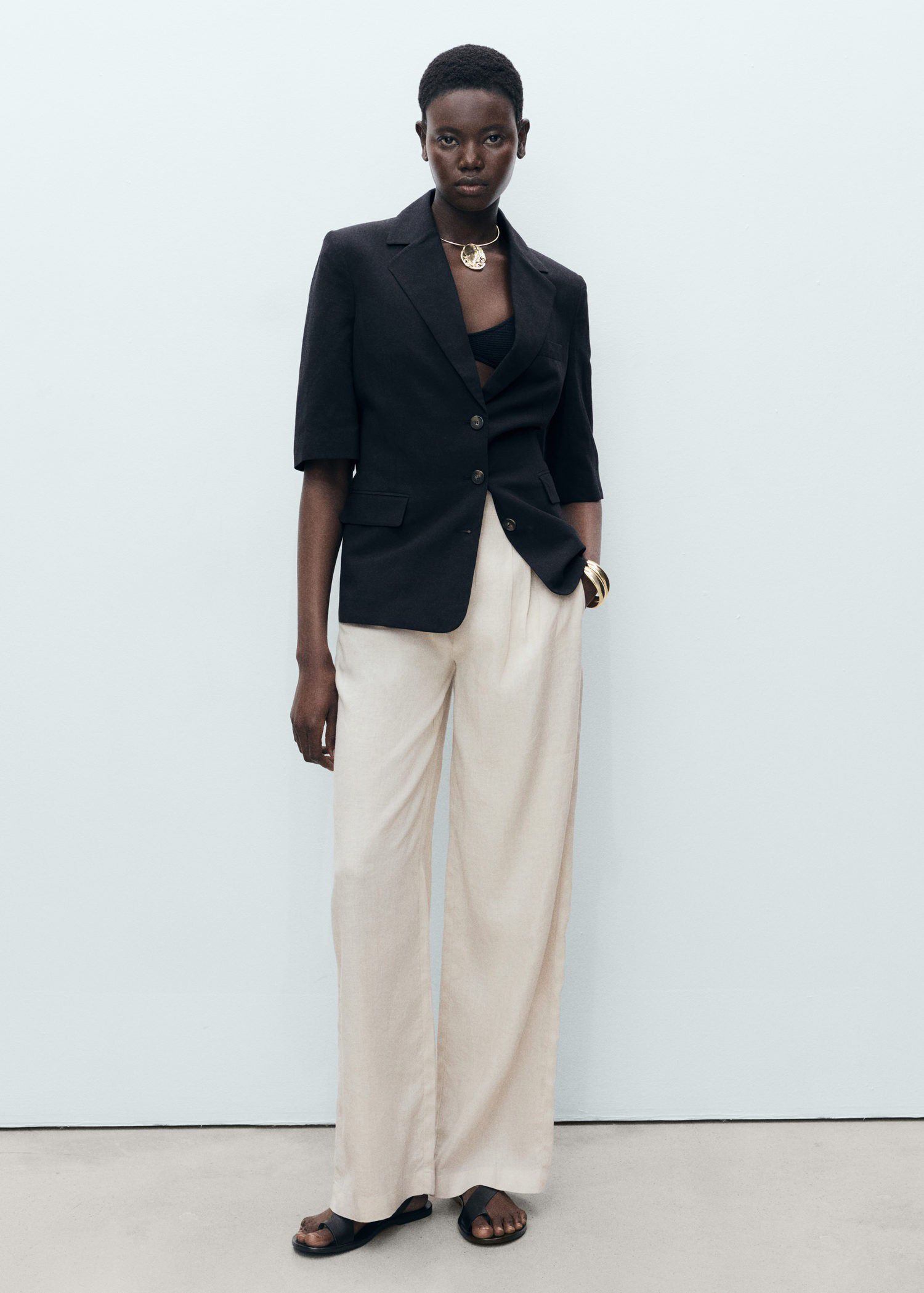 Linen trousers with tortoiseshell b