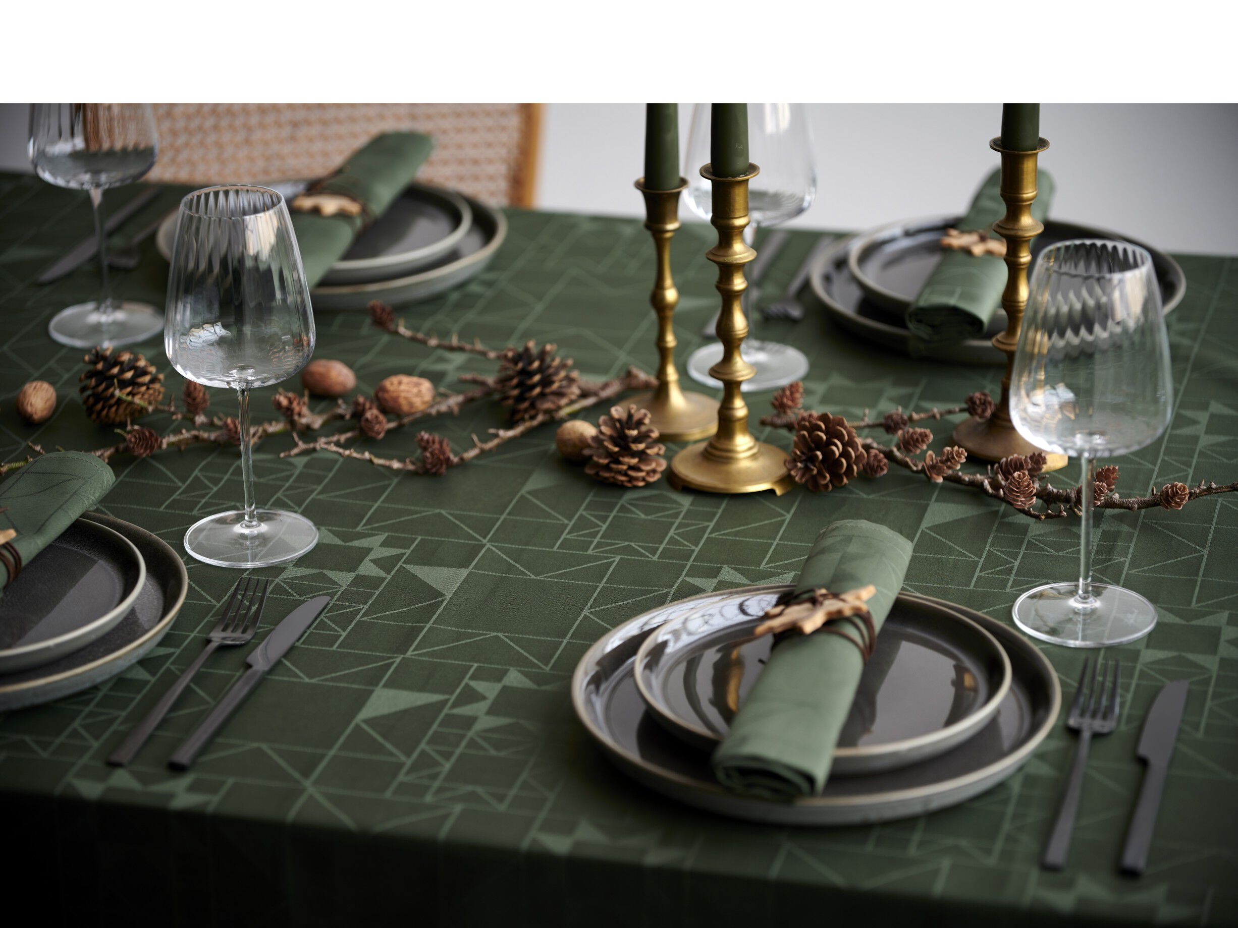 Dug 140x270 Star Damask Forest green