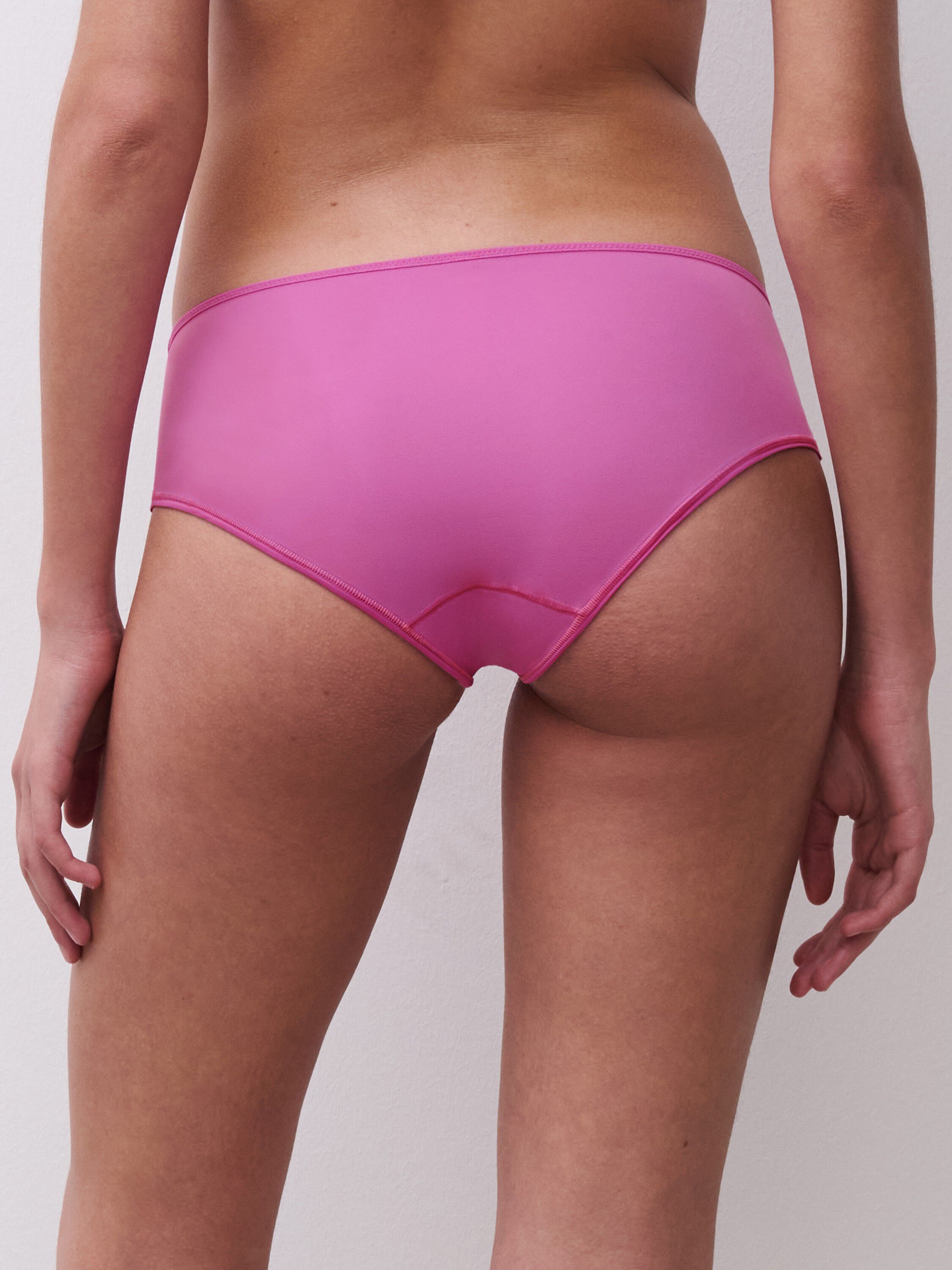 Norah Chic Covering Shorty