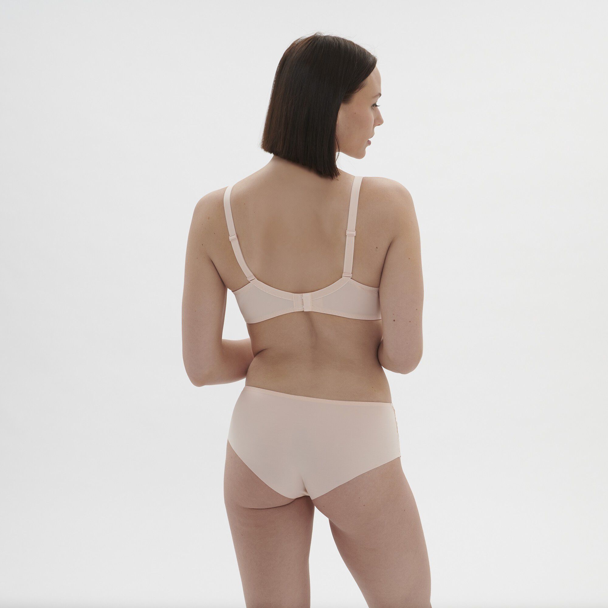 SAGA Plunging underwired bra