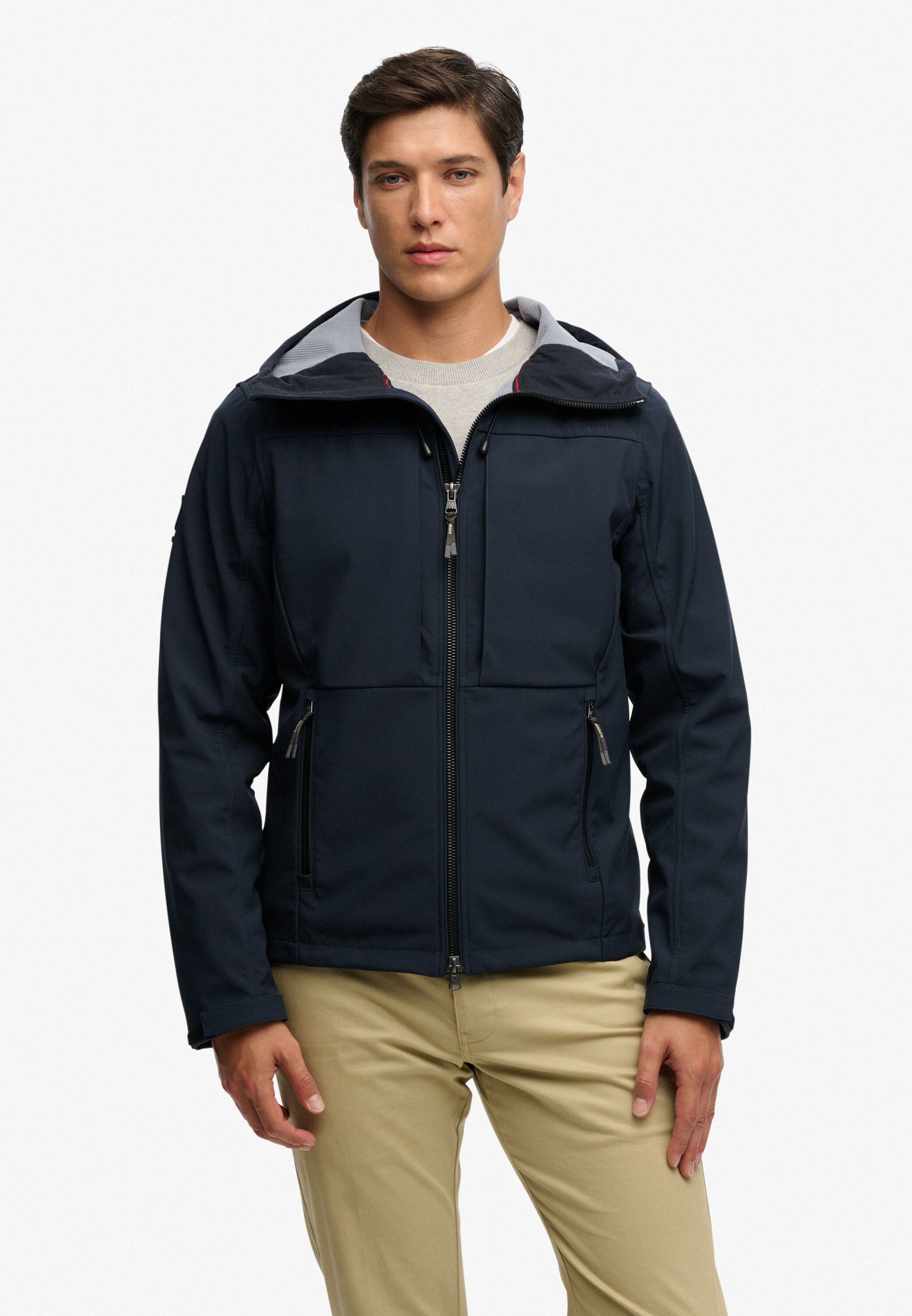 HOODED SOFTSHELL TREKKER JKT