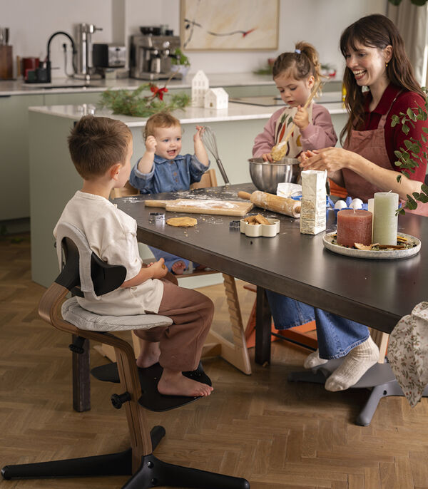 Stokke® Nomi® Stol Walnut Black
