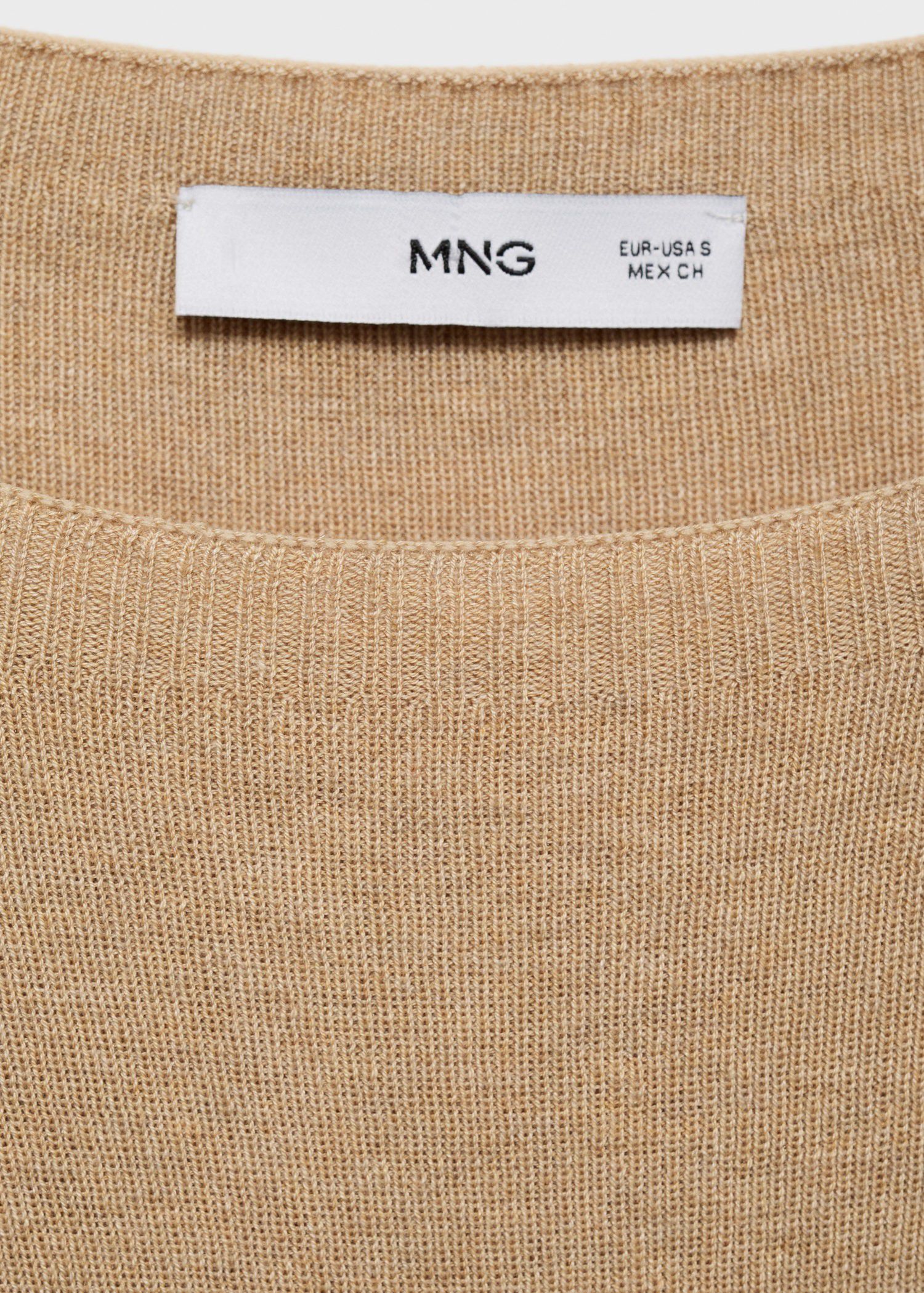 Sleeveless fine knit sweater