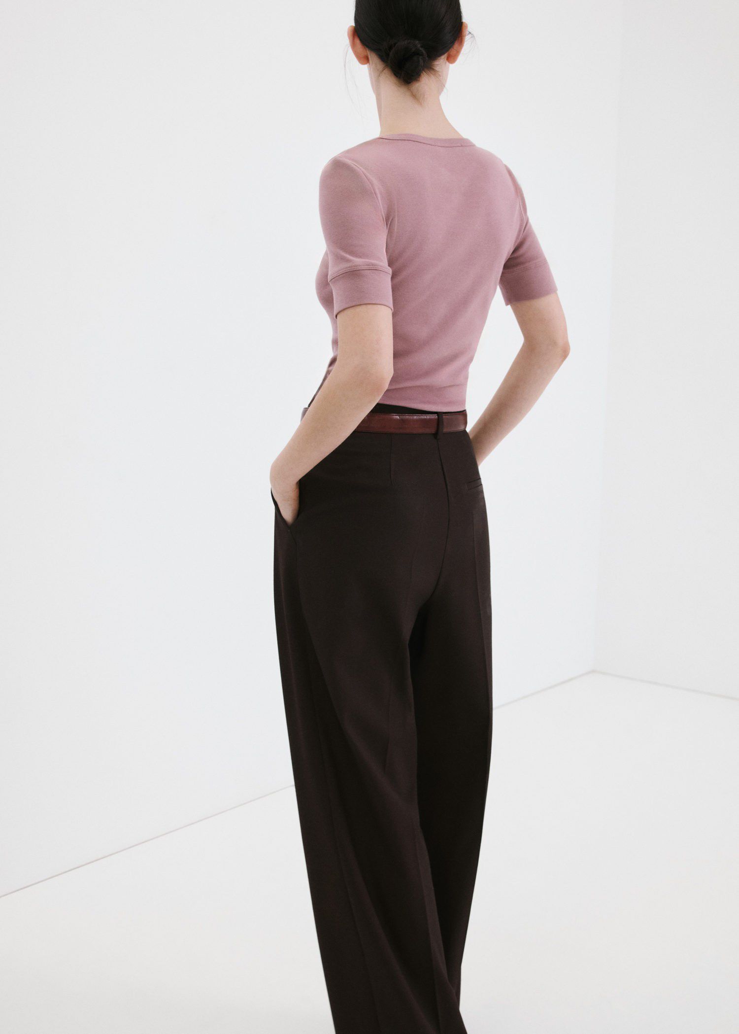 Short-sleeved fitted t-shirt