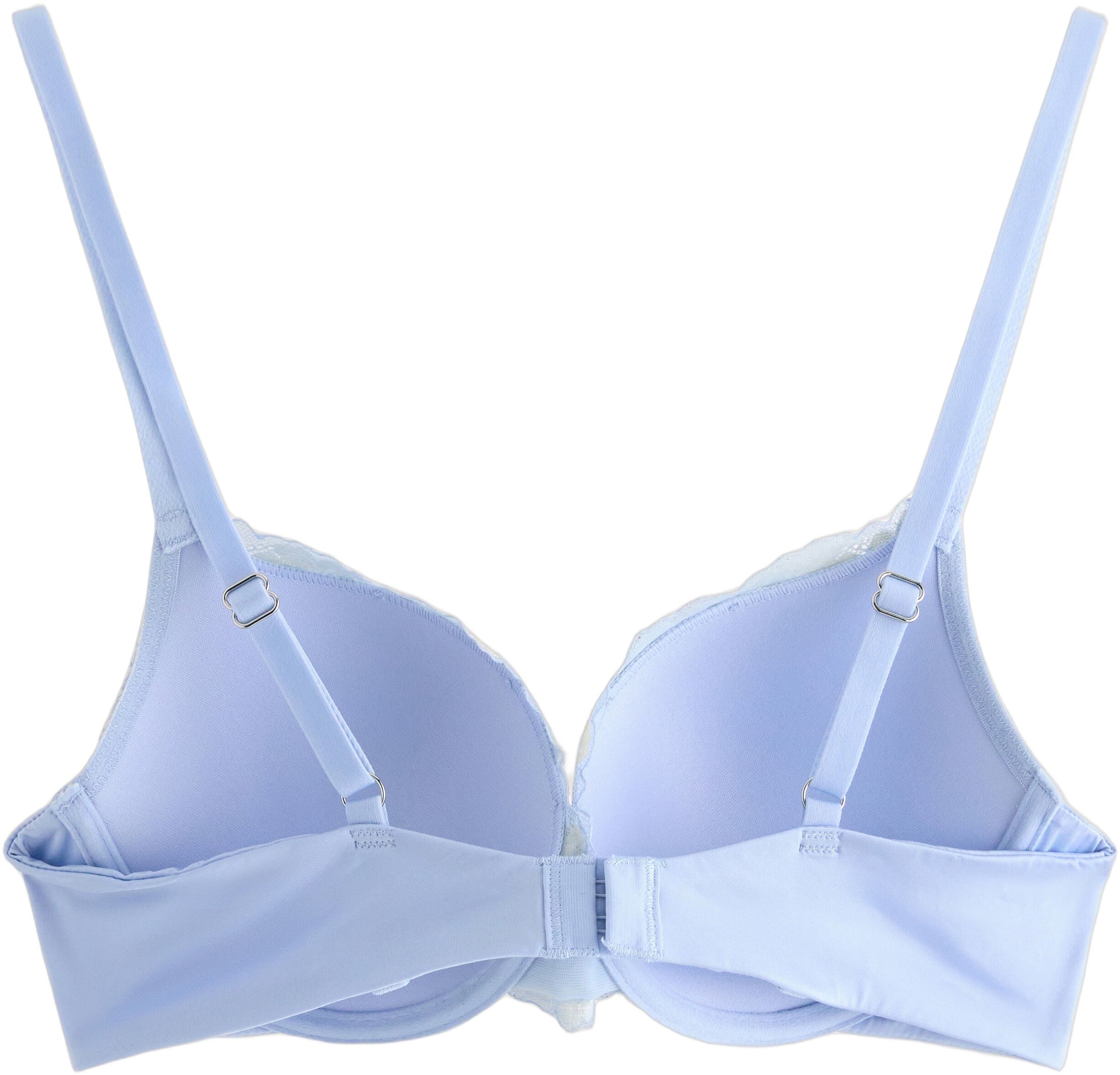 A push-up bra in lace.