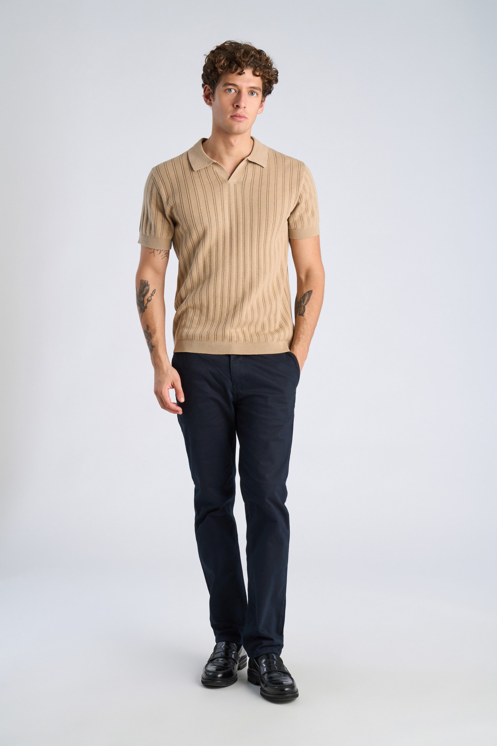 Knitted S/S v-neck polo