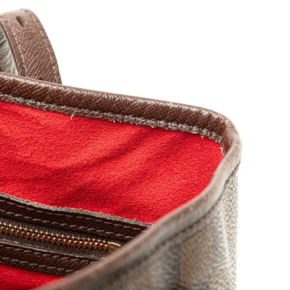 Louis Vuitton Marais