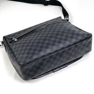 Louis Vuitton Shoulder Bags