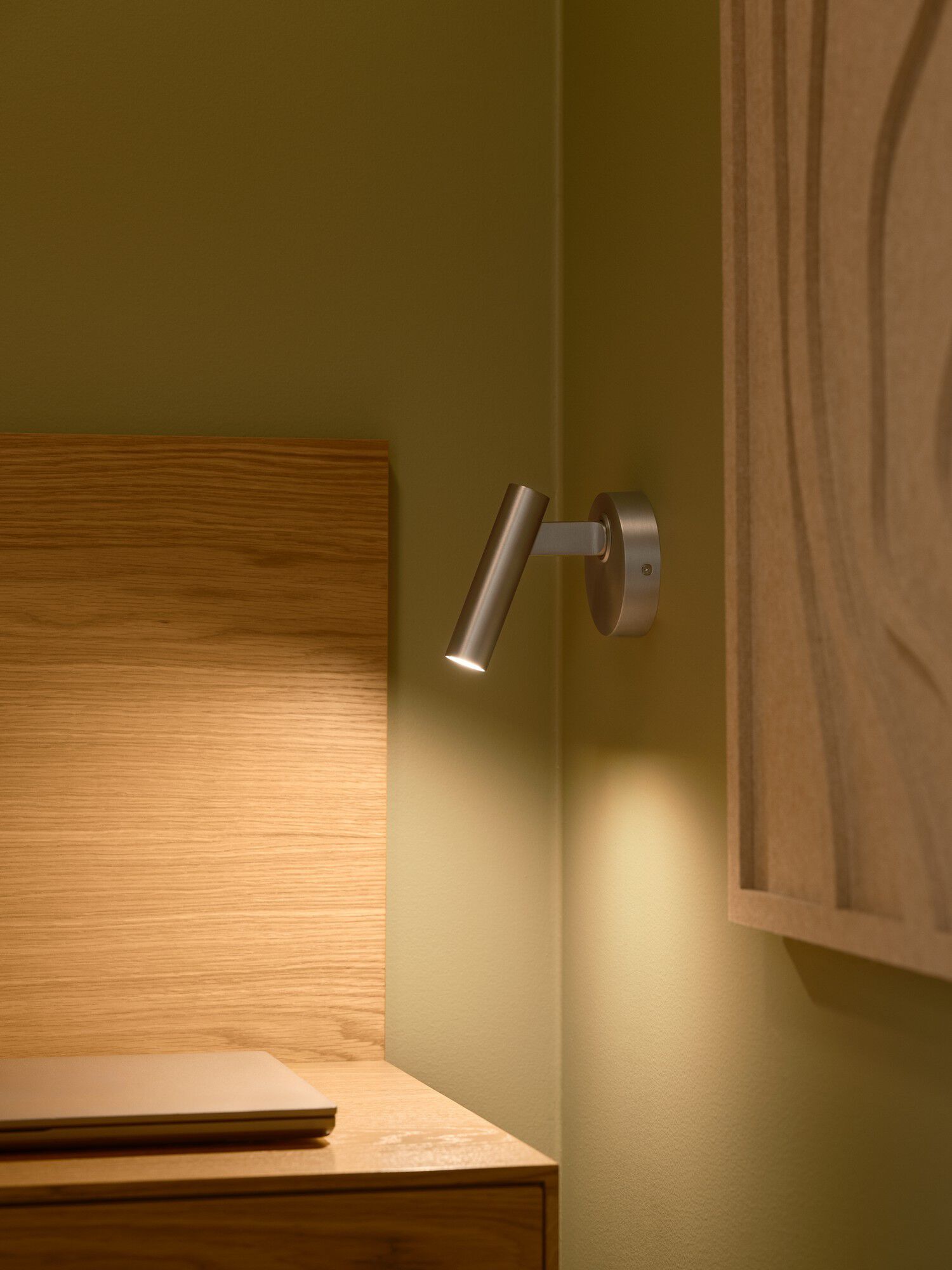 Makoto | V&aelig;glampe | Satin Krom