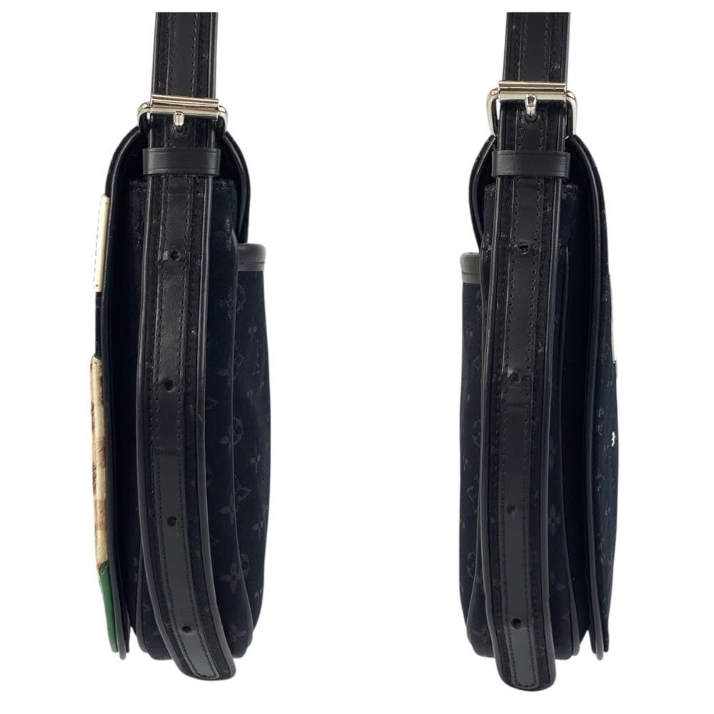 Louis Vuitton Shoulder Bags