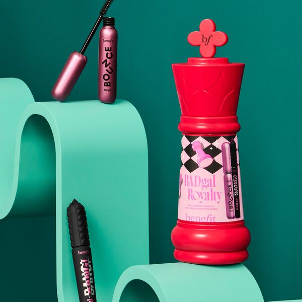 BadGal Royalty - Volumniøst Mascara set fra Benefit