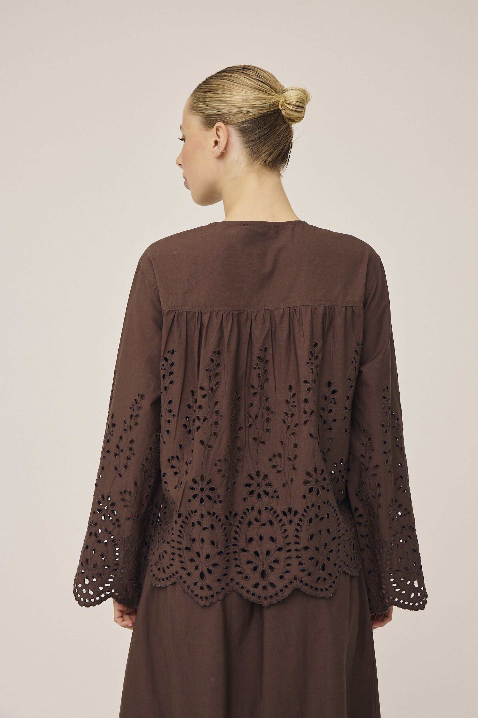 Asta 20 Lang&aelig;rmede bluse med bindedetalje - 100% &Atilde;kologisk bomuld GOT