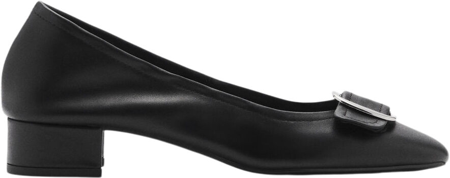 Buckle leather shoes