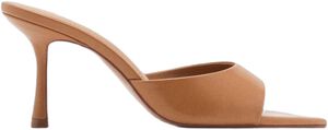 Open-toed heeled sandal with pointe