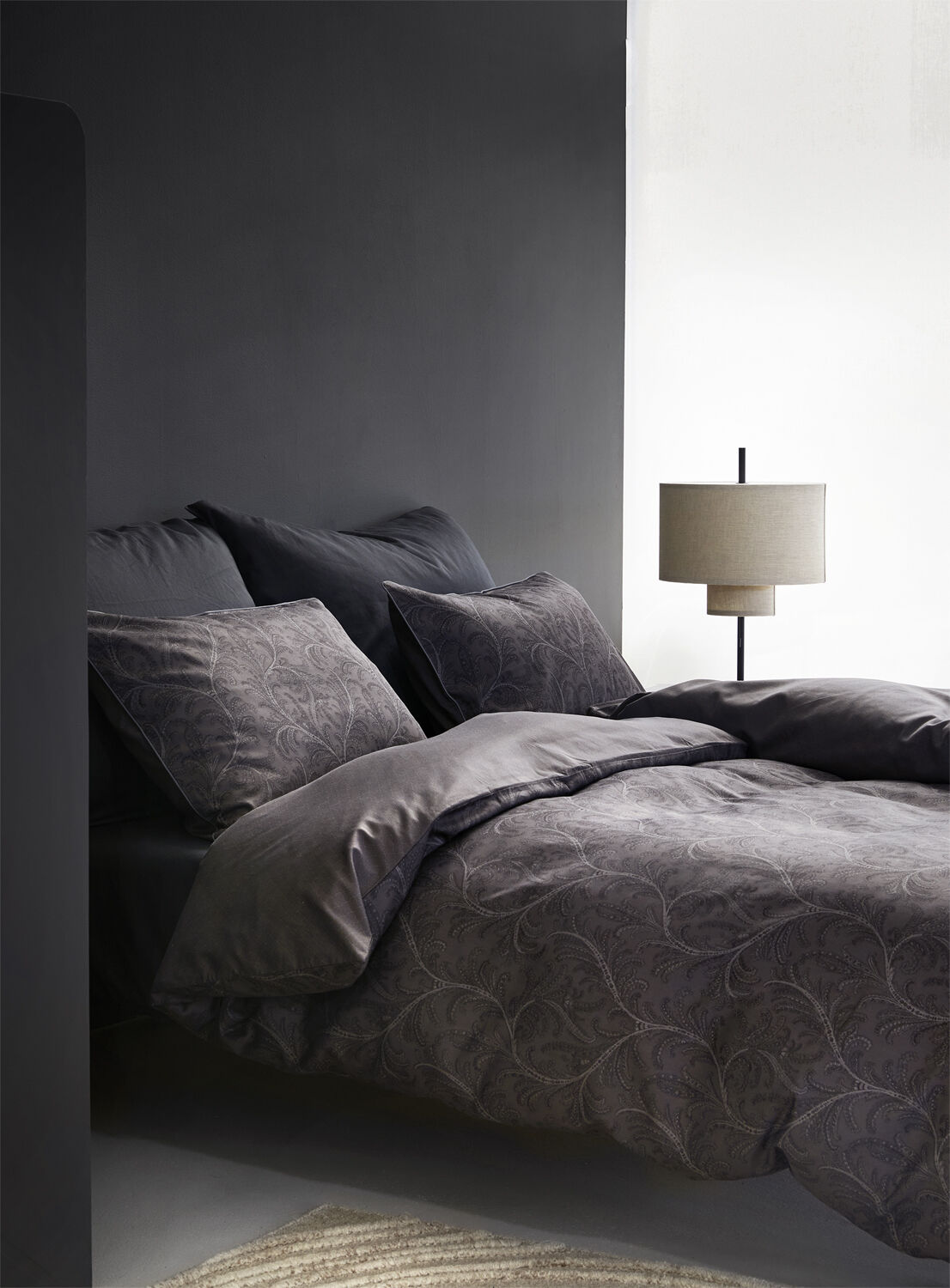 Isalill senges&aelig;t m&oslash;rkegr&aring;