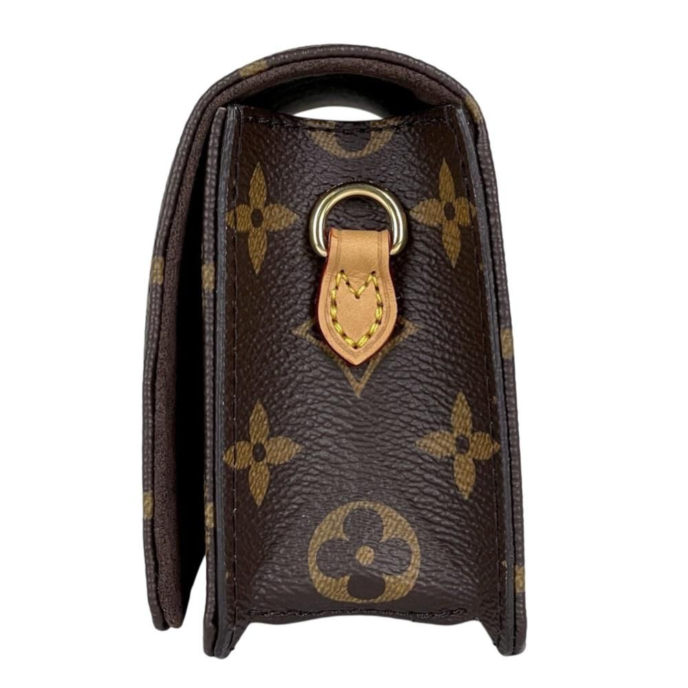 Louis Vuitton Shoulder Bags