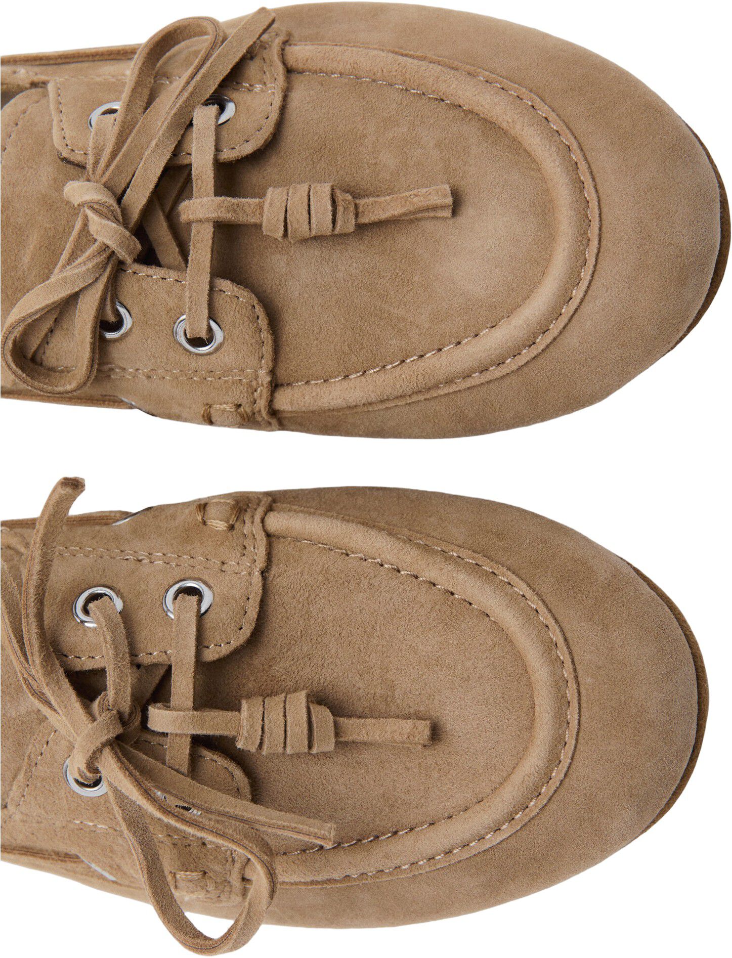 Deck shoes with laces