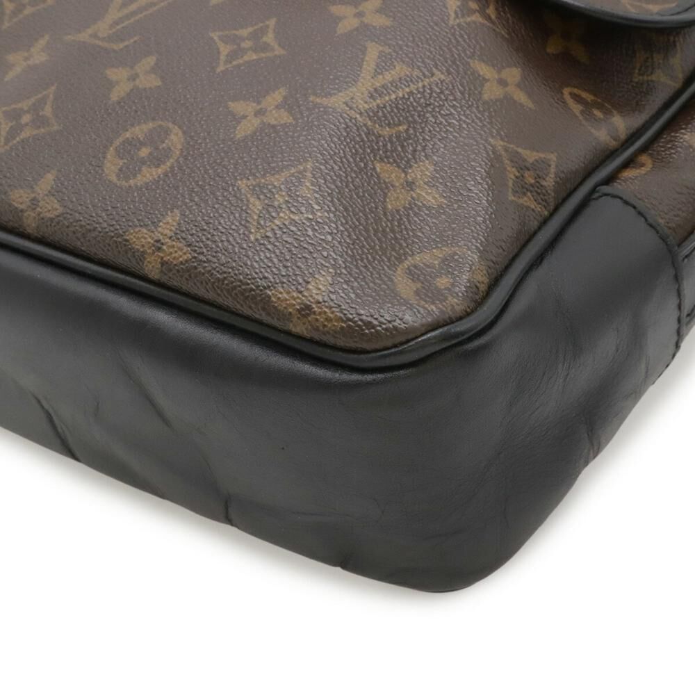 Louis Vuitton Shoulder Bags