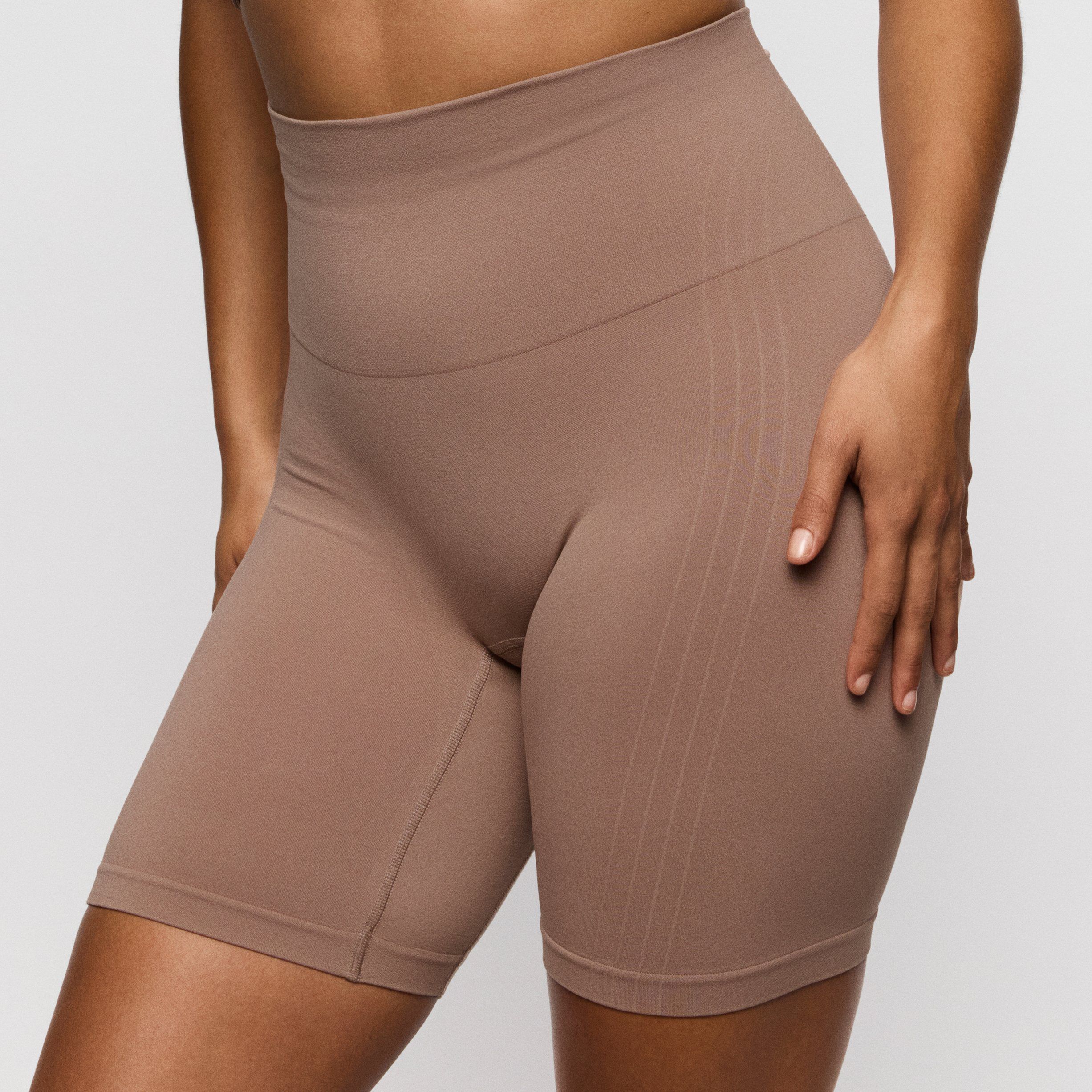 Nudda shapewear h&oslash;je trusser med ben