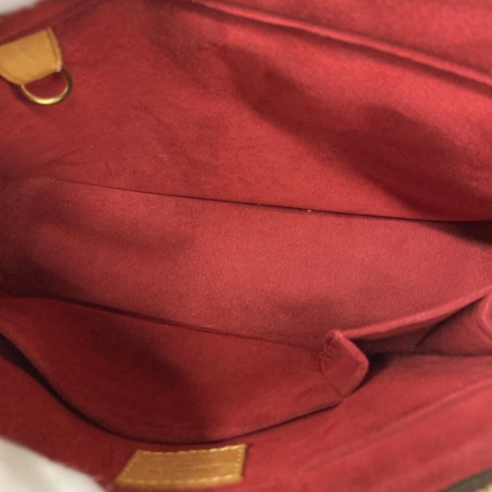 Louis Vuitton Shoulder Bags