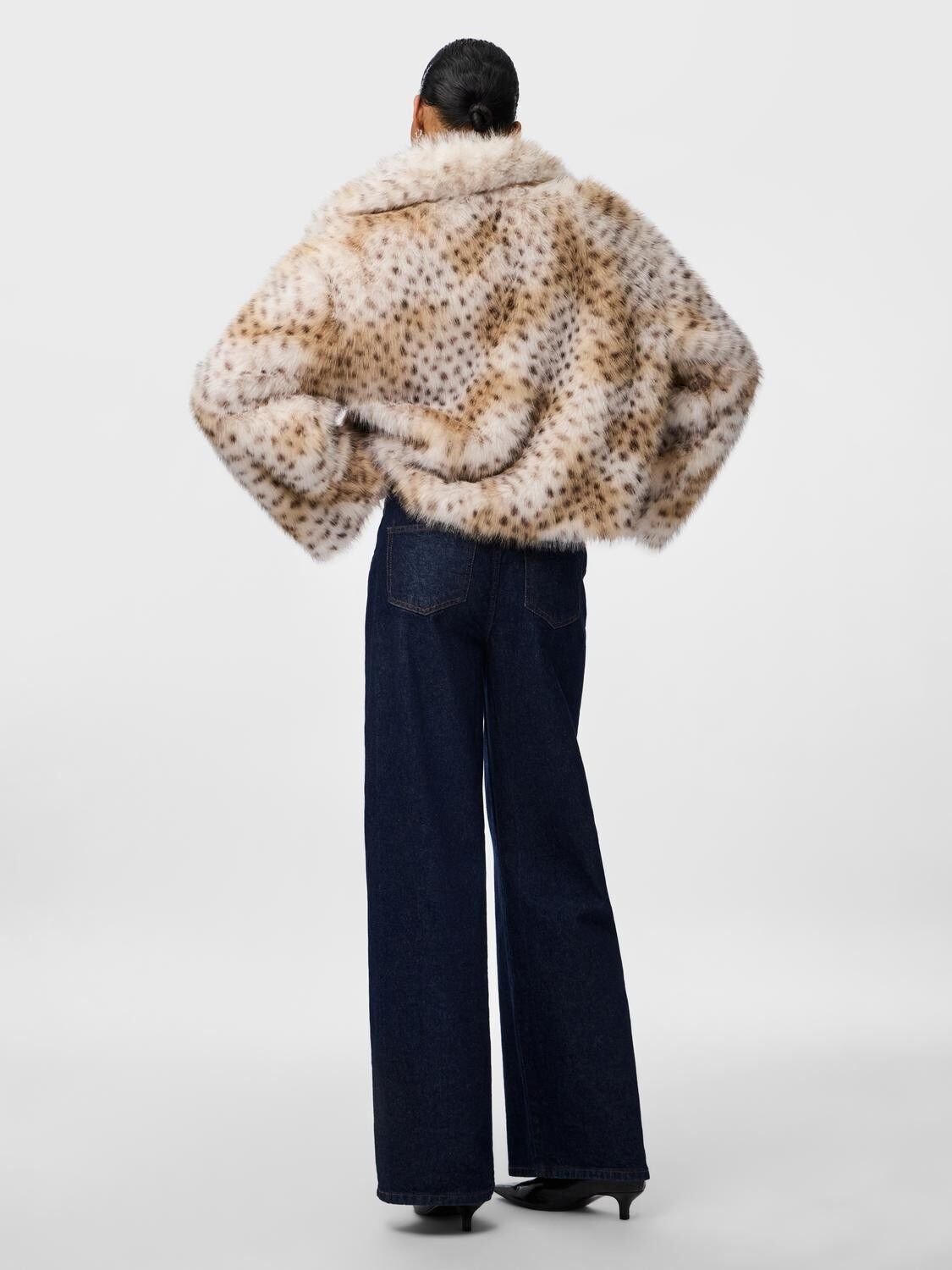 PCPLUSH SHORT FLUFFY JACKET