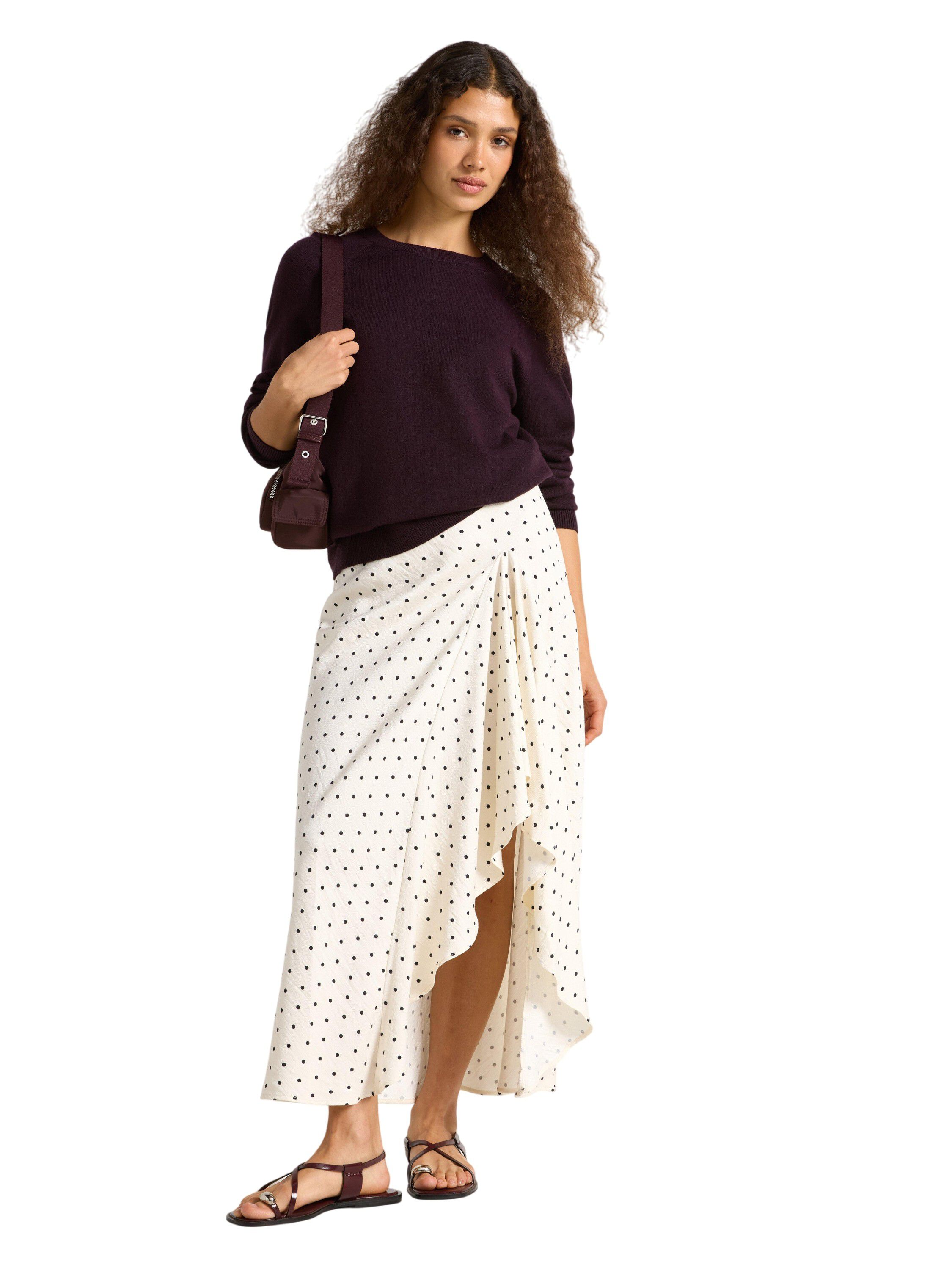Fine-knitted jumper with a relaxed