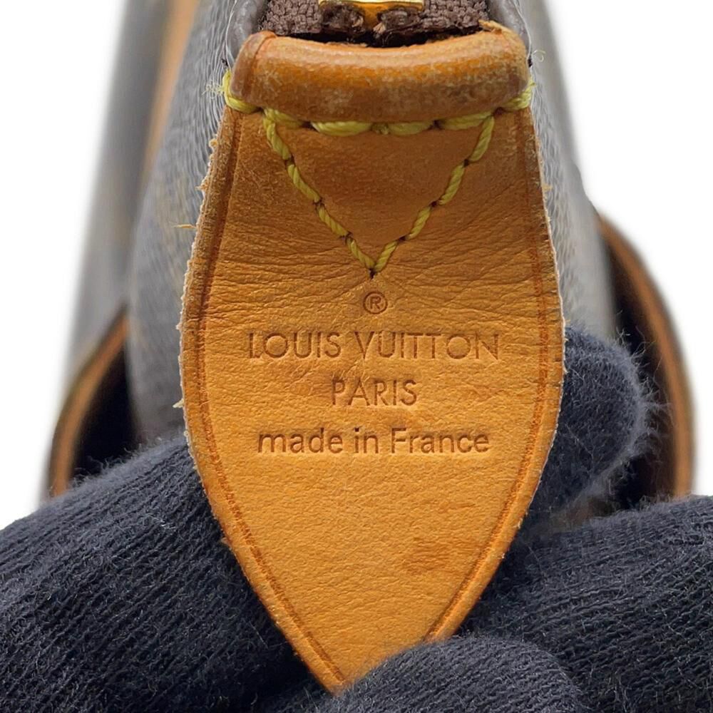 Louis Vuitton Shoulder Bags